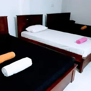 https://house-black-and-white-02.kandyhotelsnow.com